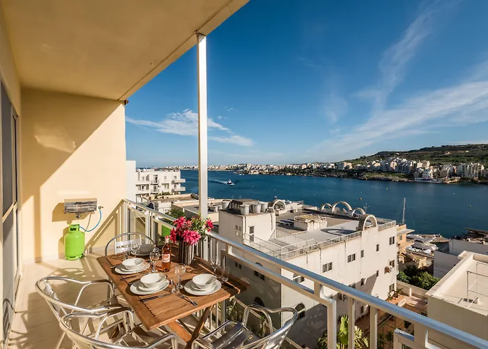 Bayview 2 Bedroom Seaview With Large Terrace With Panoramic Views - By Getawaysmalta Appartement