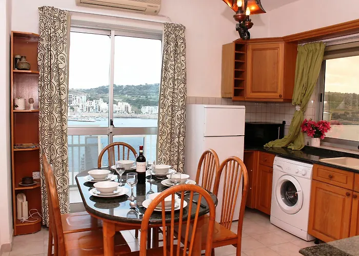 Bayview 2 Bedroom Seaview With Large Terrace With Panoramic Views - By Getawaysmalta Apartman